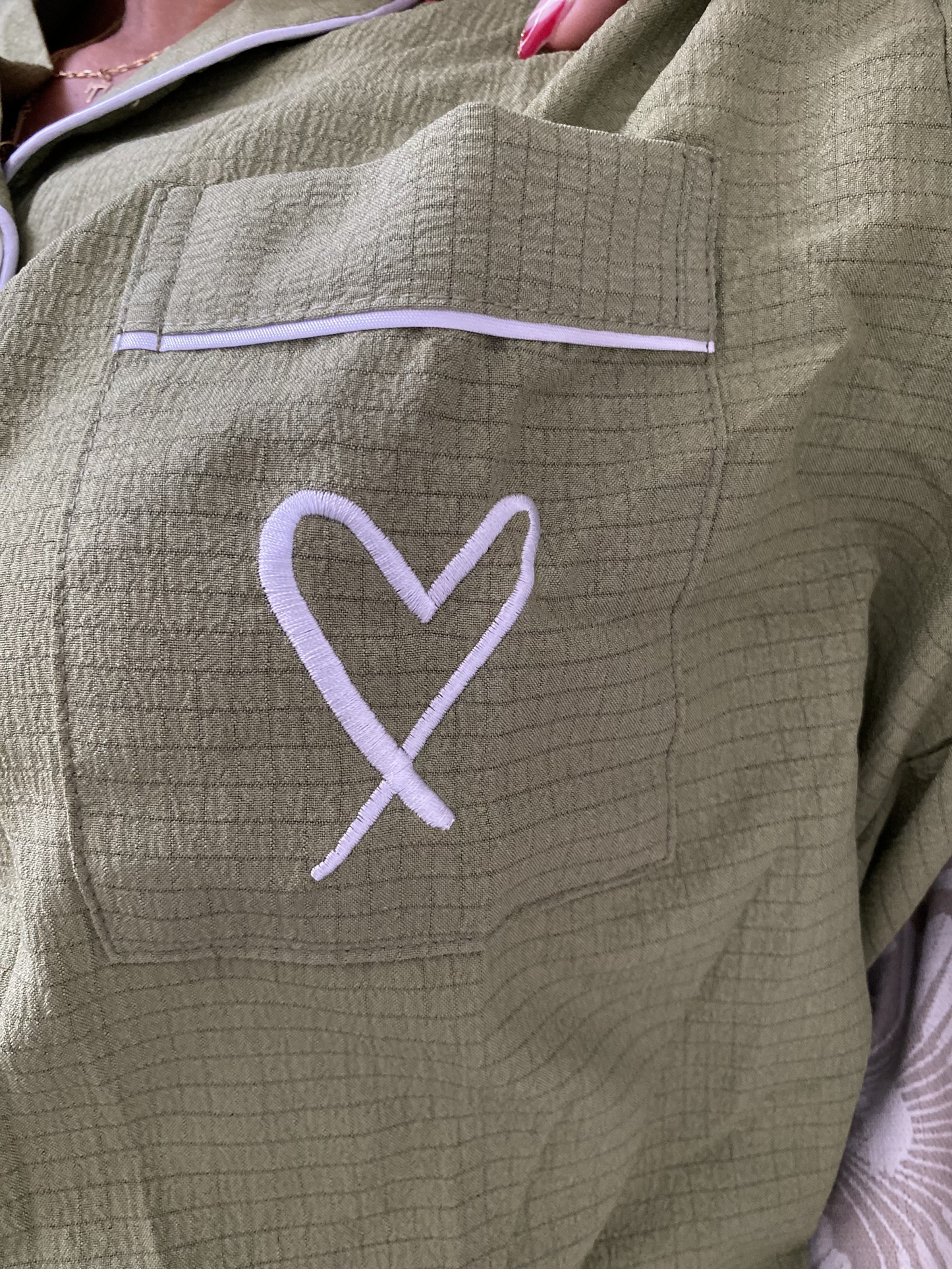 Pyjama short “Cœur Matcha” – Ensemble cocooning brodé