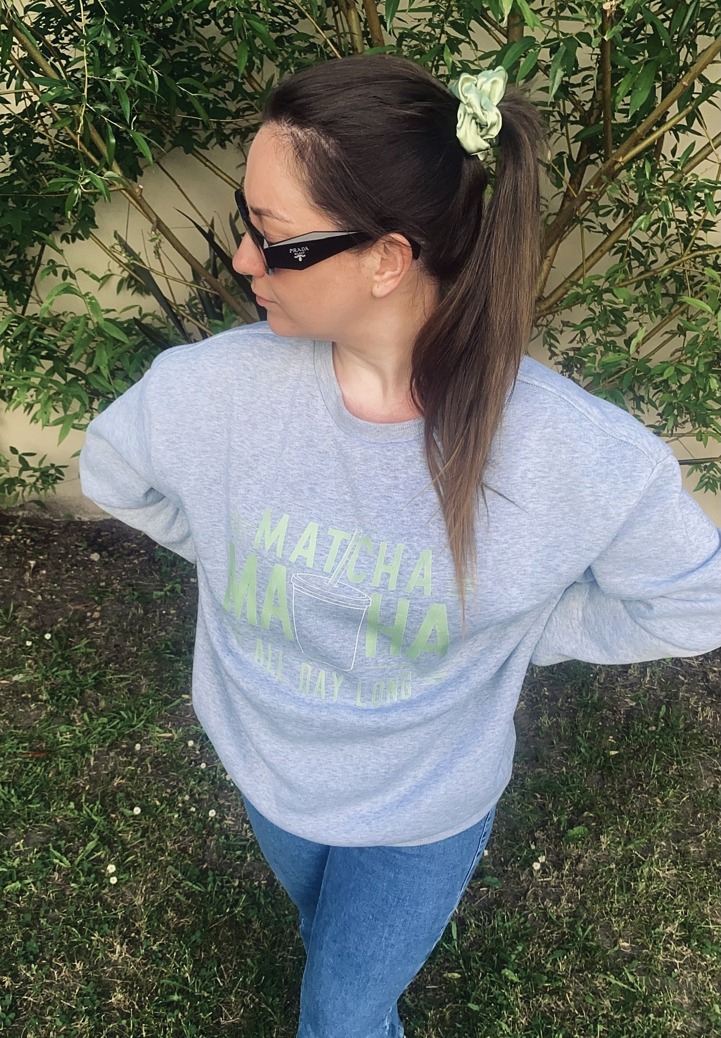 Sweat gris “Matcha All Day Long” – Unisexe, doux et comfy