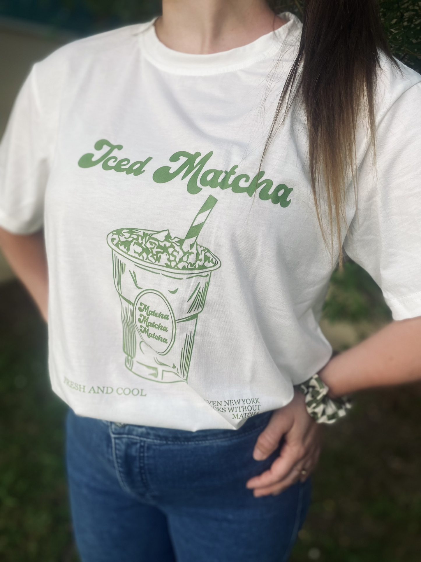T-shirt blanc “Iced Matcha – Fresh and Cool” – Unisexe, doux et stylé