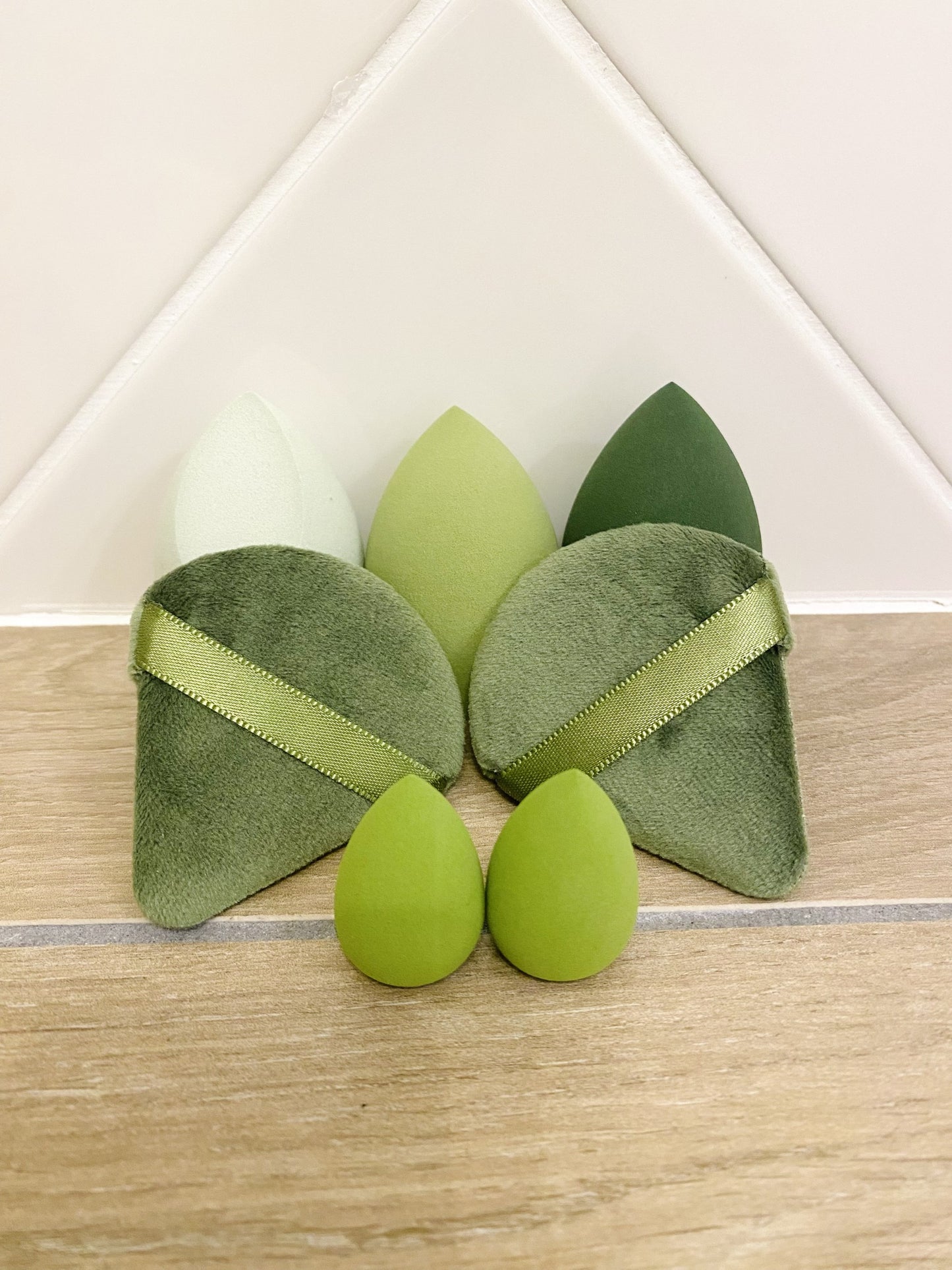 Ensemble houppettes & beauty blenders verts – Matcha Vibes