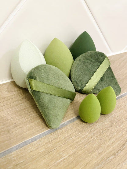 Ensemble houppettes & beauty blenders verts – Matcha Vibes