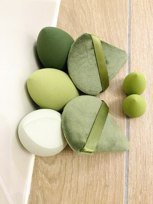 Ensemble houppettes & beauty blenders verts – Matcha Vibes