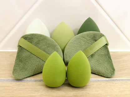 Ensemble houppettes & beauty blenders verts – Matcha Vibes