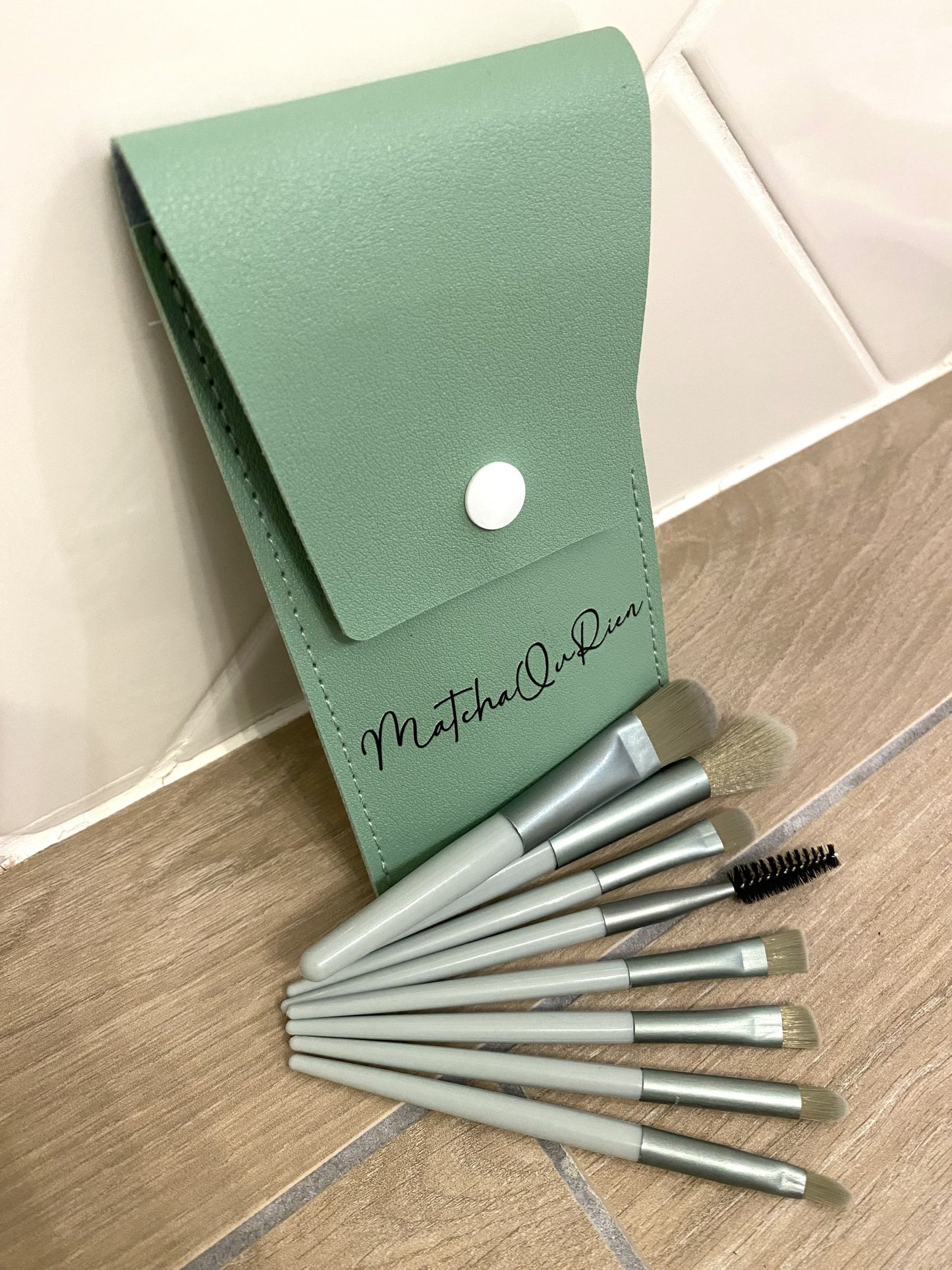 Set de 8 pinceaux maquillage avec pochette verte – MatchaOuRien