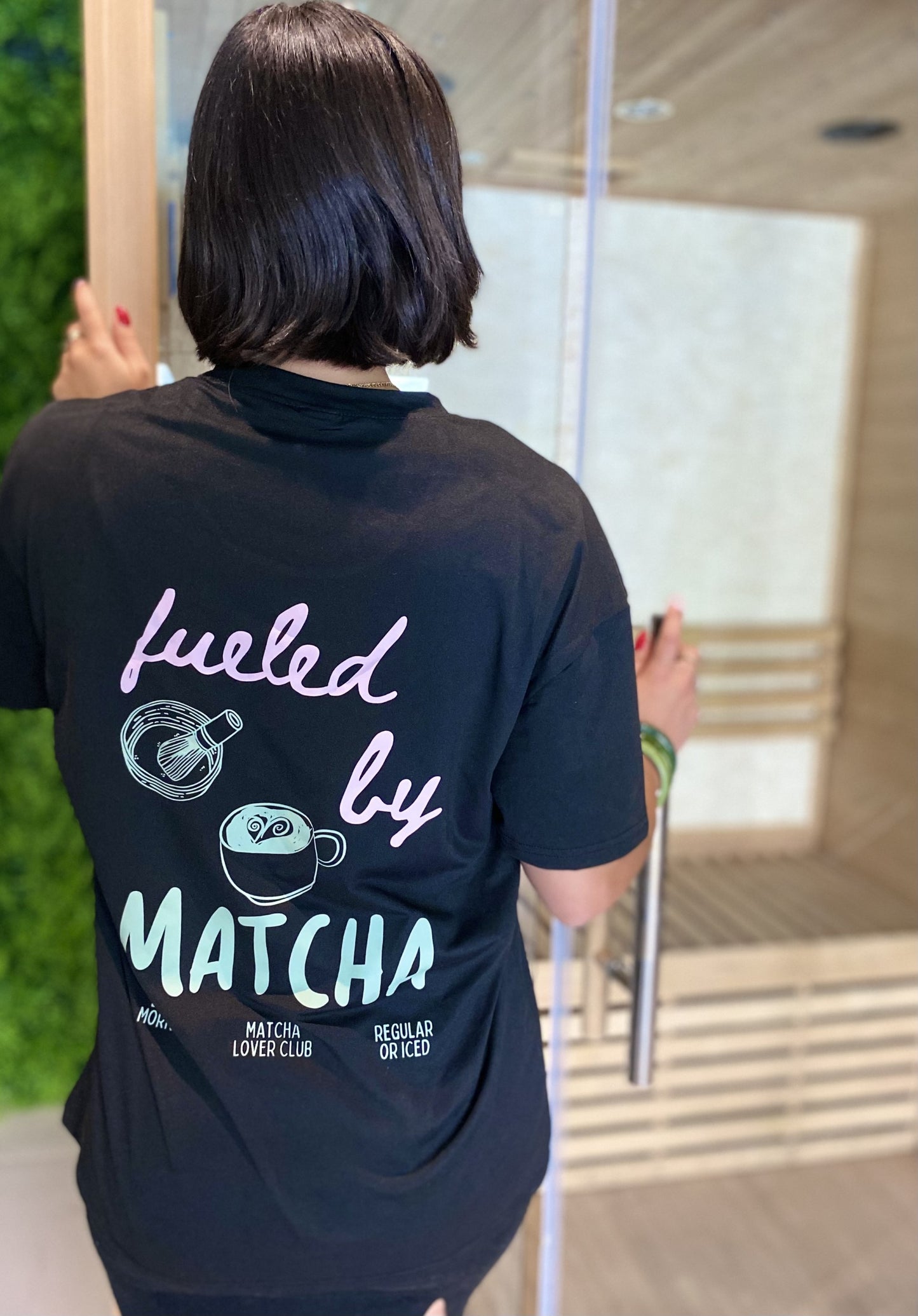 T-shirt noir “Fueled by Matcha”  – Col rond