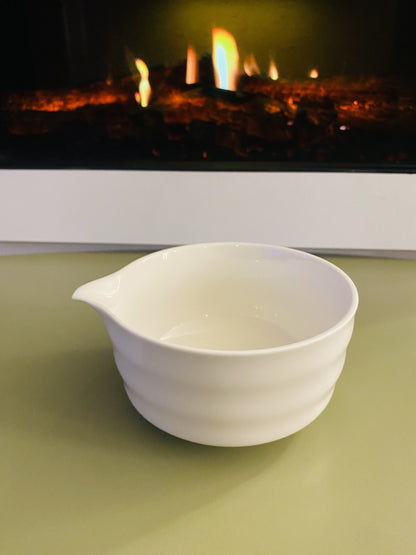 Bol à matcha blanc avec bec verseur – 450 ml