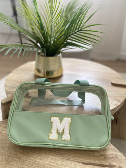 Trousse transparente personnalisée (Vert Matcha) – Lettre moumoute