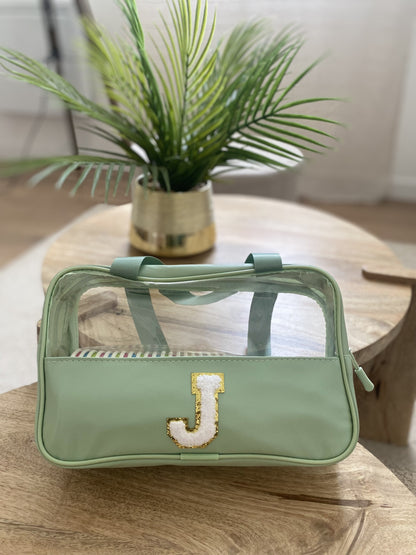Trousse transparente personnalisée (Vert Matcha) – Lettre moumoute