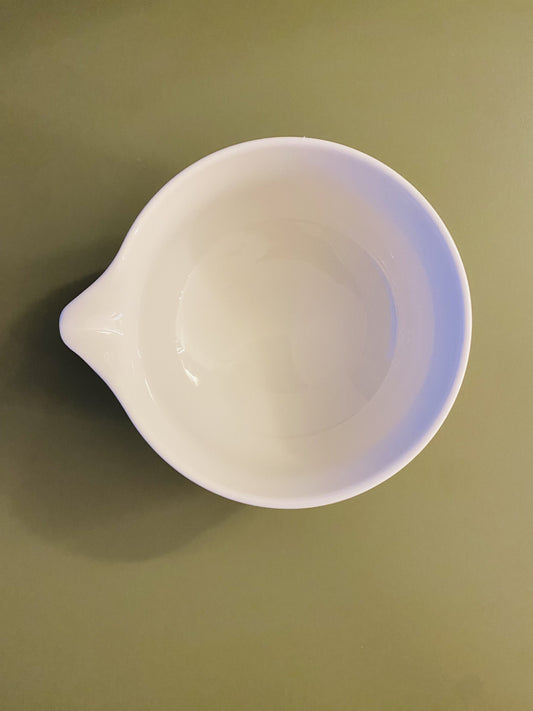 Bol à matcha blanc avec bec verseur – 450 ml