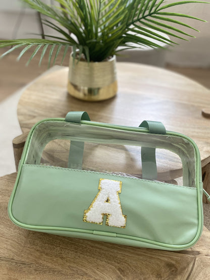 Trousse transparente personnalisée (Vert Matcha) – Lettre moumoute