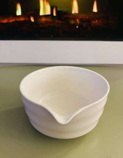 Bol à matcha blanc avec bec verseur – 450 ml