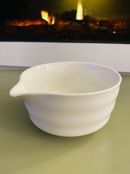 Bol à matcha blanc avec bec verseur – 450 ml