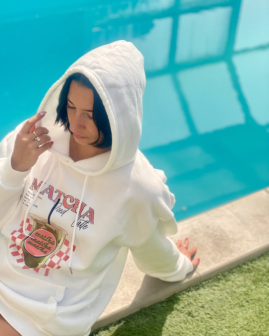 Sweat blanc “Matcha Iced Latte” – Unisexe, cosy et graphique